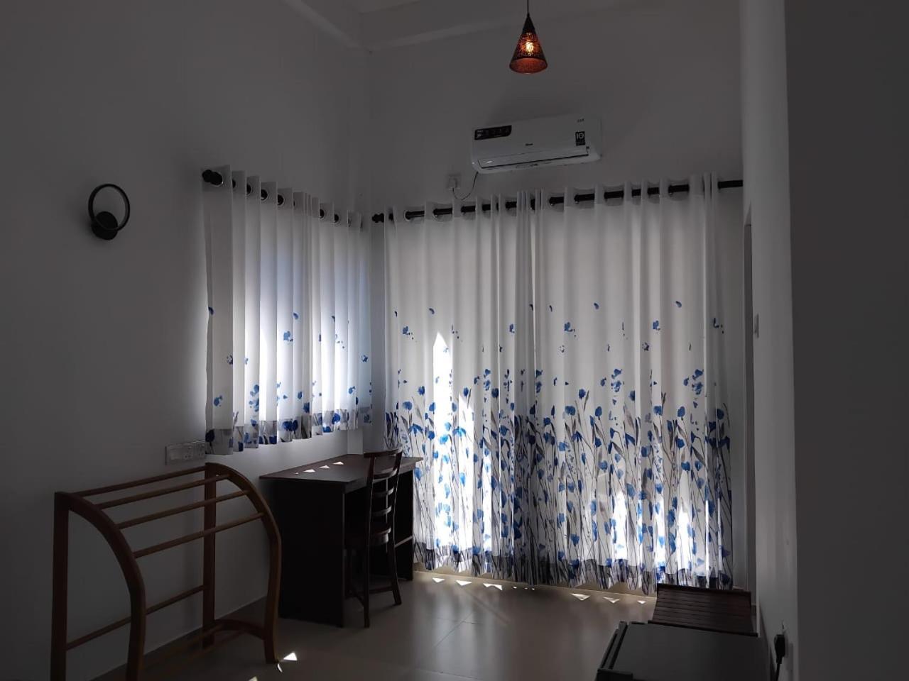 White Lodge Канди Екстериор снимка
