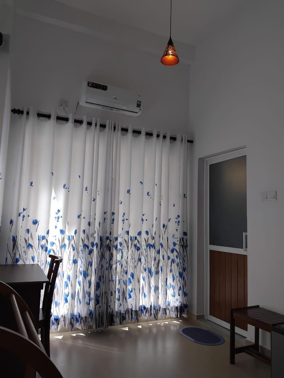 White Lodge Канди Екстериор снимка