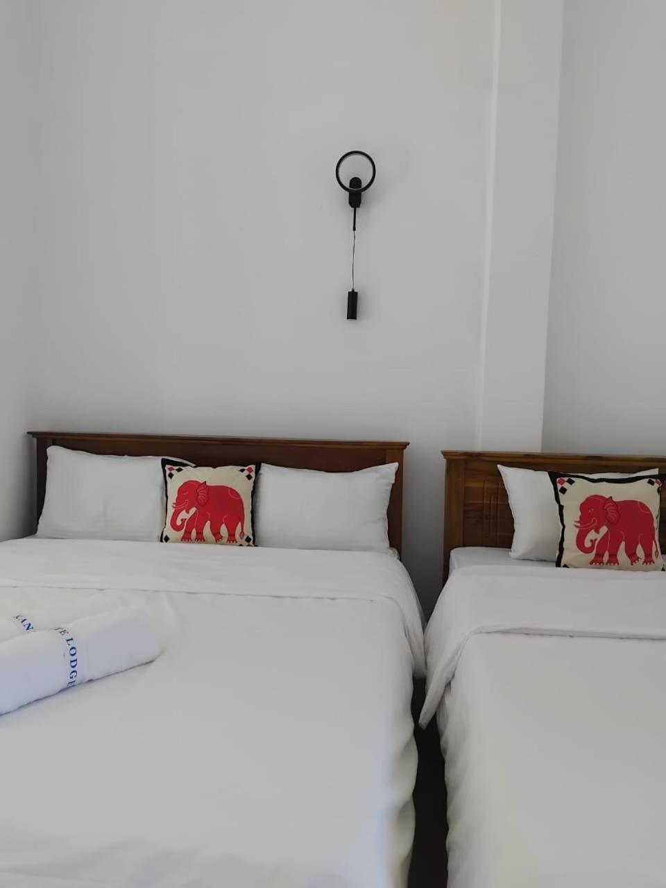 White Lodge Канди Екстериор снимка