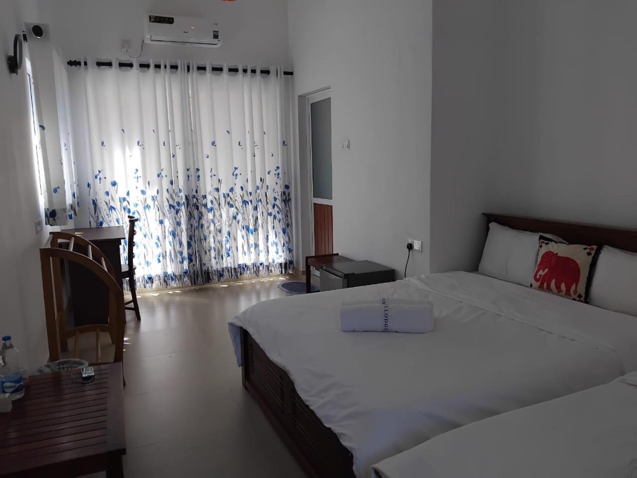 White Lodge Канди Екстериор снимка