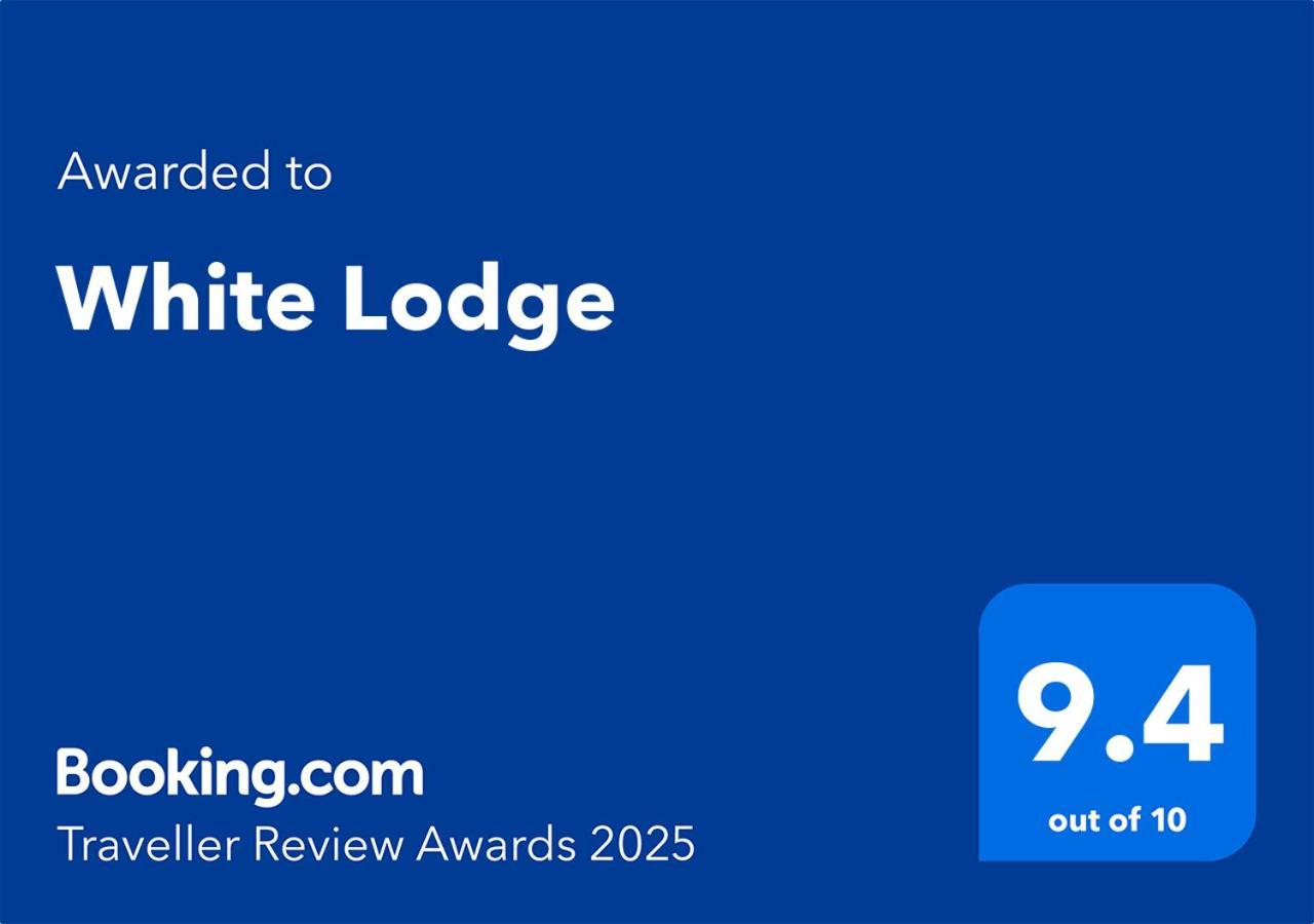 White Lodge Канди Екстериор снимка